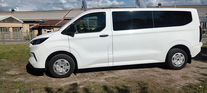 Prenotazione Ford Custom Combi 9 Posti