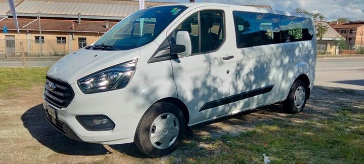 Prenotazione Ford Custom 9 Posti Prenotazione Ford Custom 9 Posti